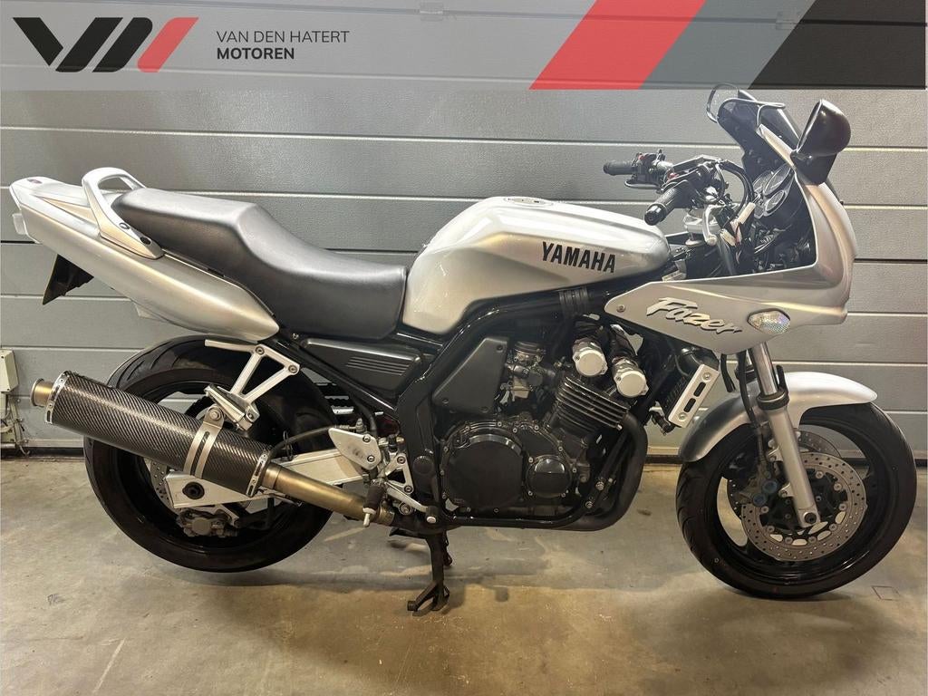 YAMAHA FZS 600 FAZER #Handvatverwarming#G&G Carbon demper, 4 cilinders, Motorrijbewijs A, Bedrijf, Onbekend