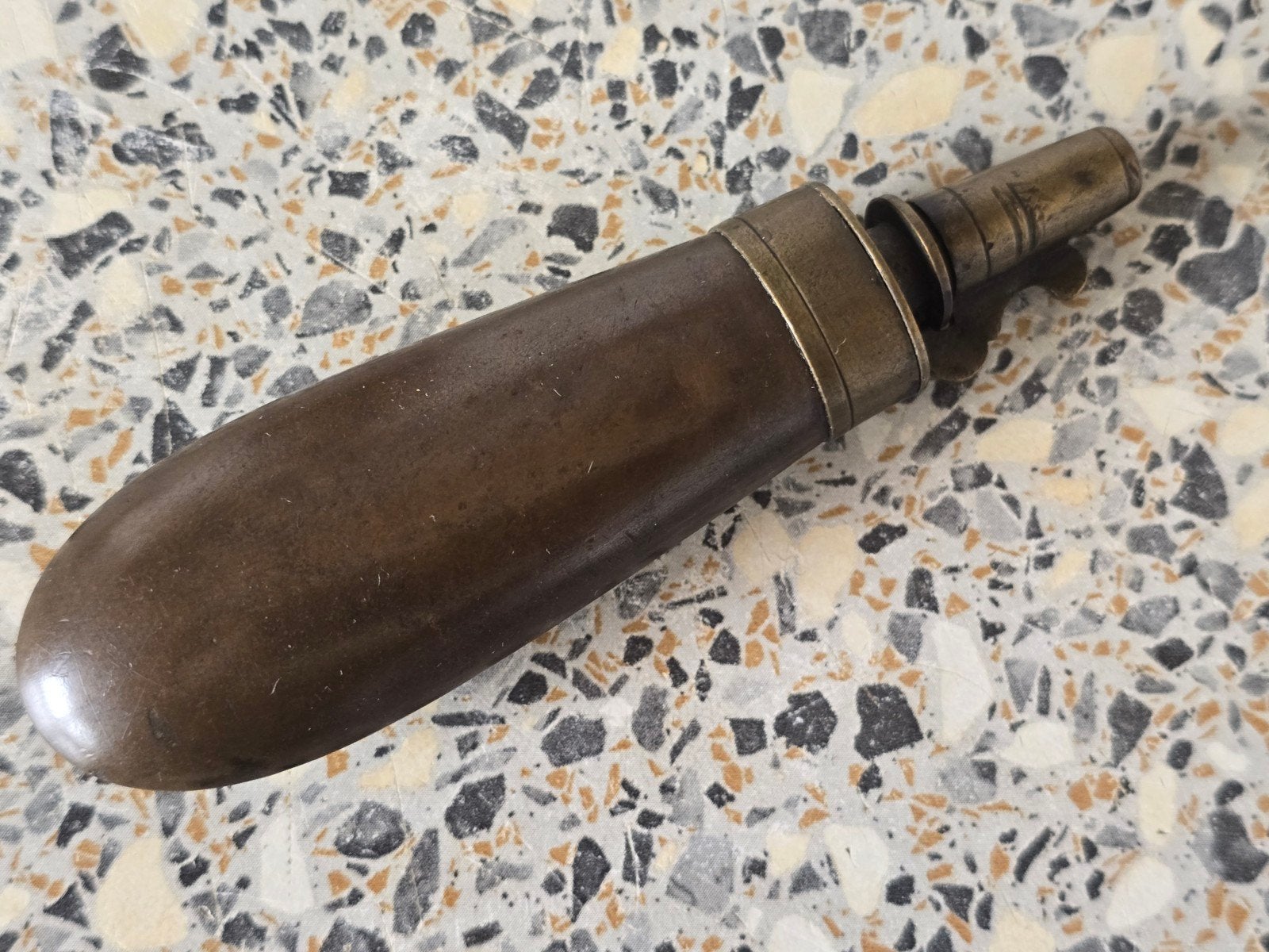 Kleine mini antieke kruitfles 1800-1820 pistool revolver., Ophalen