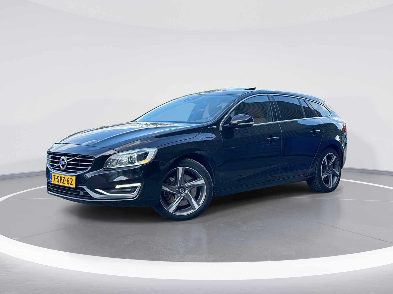 Volvo V60 2.4 D6 AWD Plug-In Hybrid Summum | 7-SPZ-62, Auto's, Overige brandstoffen, Origineel Nederlands, 212 €/maand, Te koop