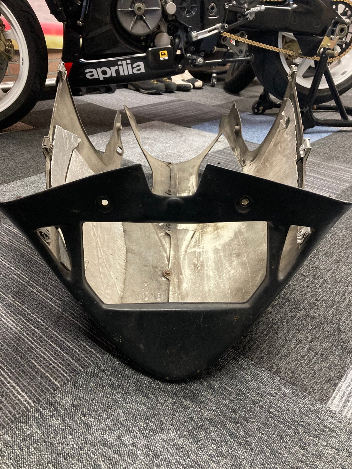 Aprilia RSV Mille onderkuip bellypan, Ophalen, Gebruikt