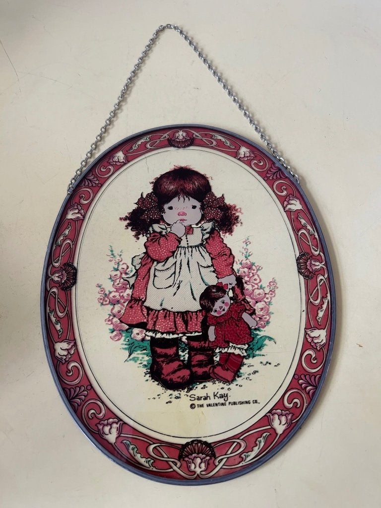Vintage Sarah Kay Glazen Raamhanger - Meisje met Pop, Ophalen of Verzenden
