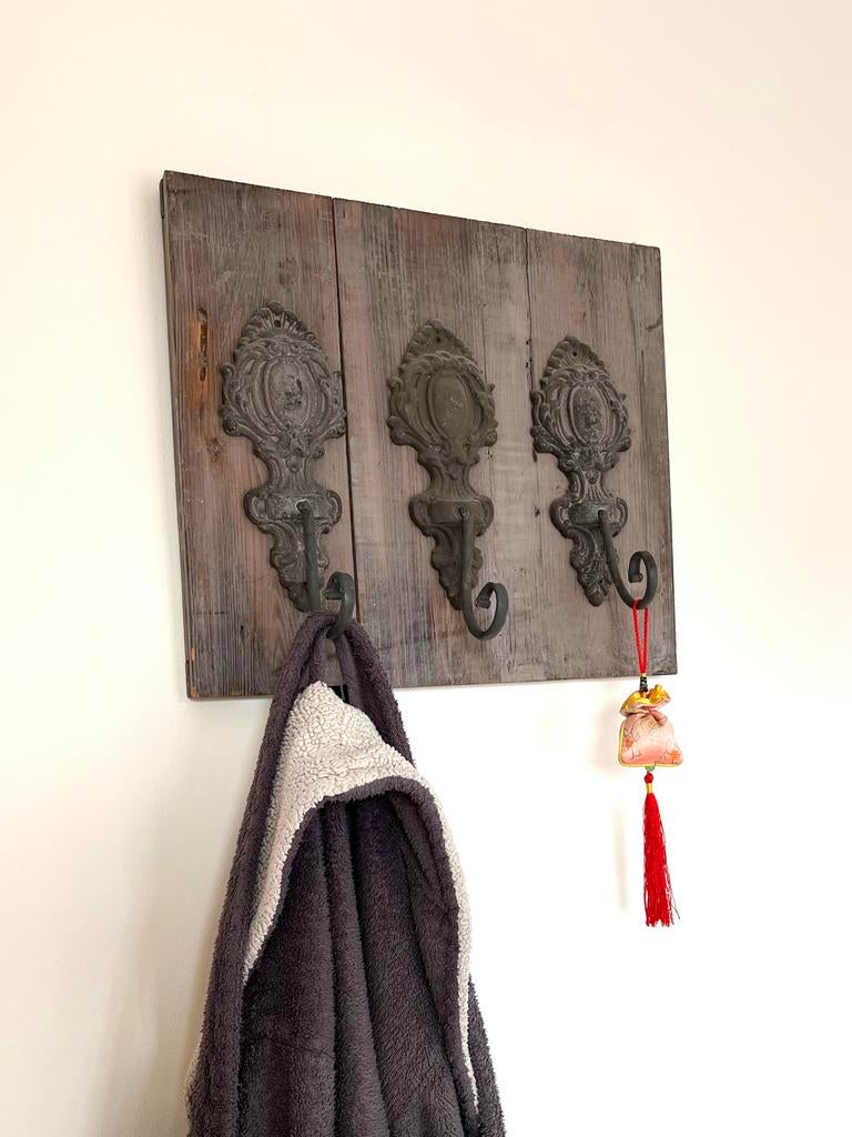 Rustieke wandkapstok met 3 metalen haken, Gebruikt, Minder dan 100 cm, Hout, Ophalen