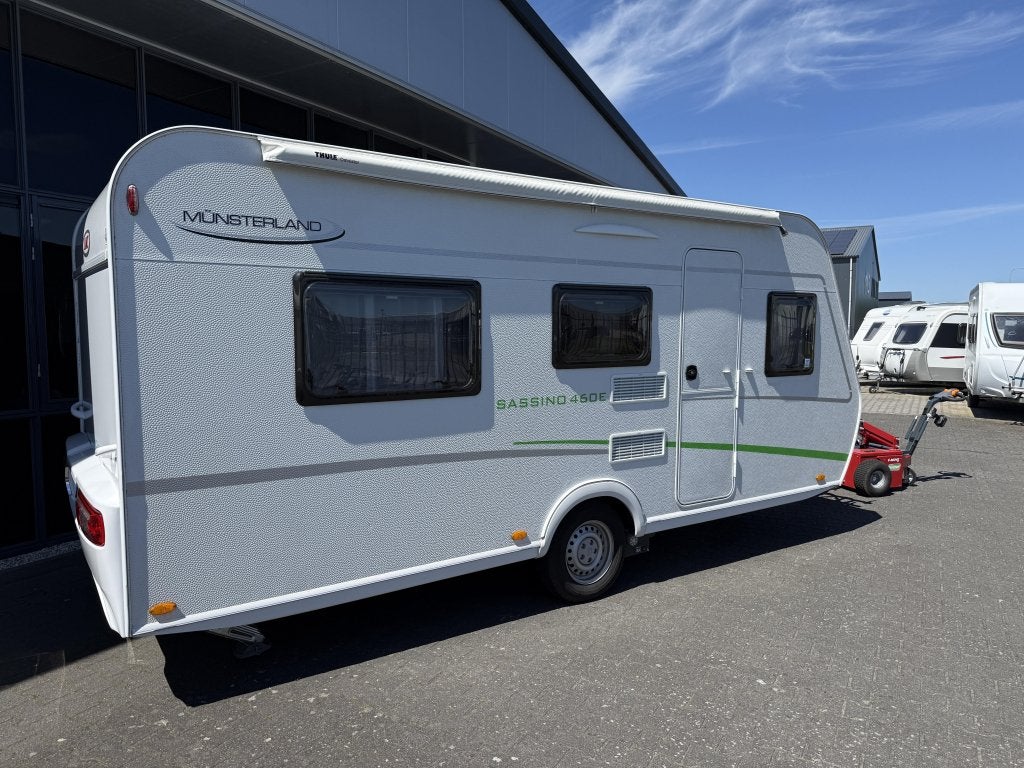 LMC Sassino 460 E Aparte bedden 200cm 913KG, Caravans en Kamperen, Lengtebed, Bedrijf, Treinzit, 4 tot 5 meter