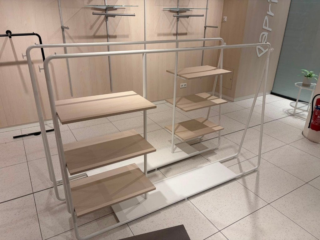 Winkelstelling kleding – kledingrek met houten planken, Ophalen, Zo goed als nieuw