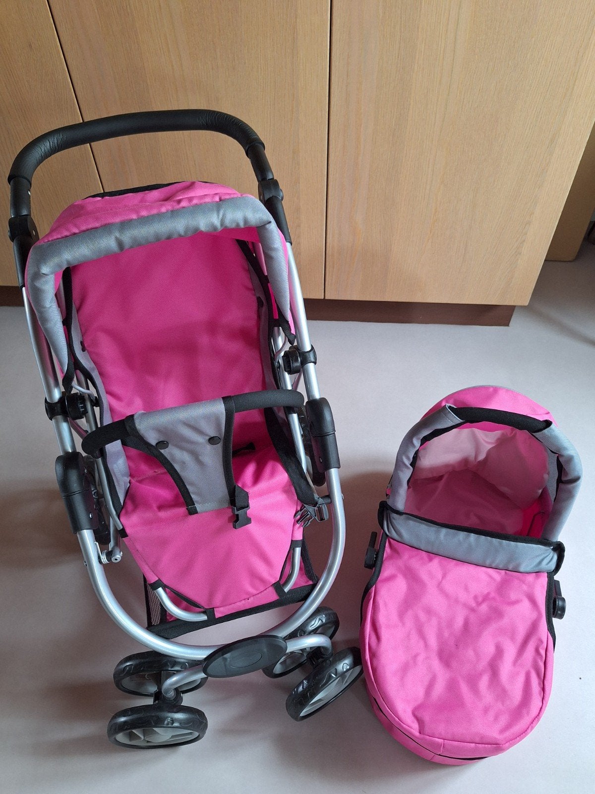 Roze poppenwagen met reiswieg en zitje, Ophalen, Zo goed als nieuw, Babypop