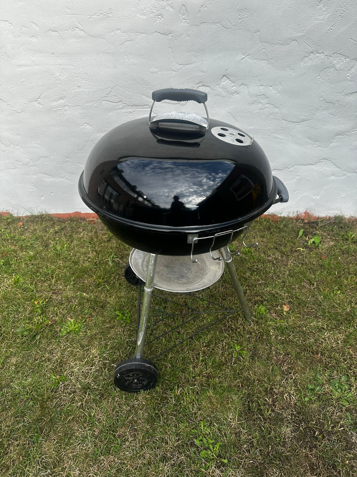 Weber  bbq 57 cm met accessoires en wok, Tuin en Terras, Ophalen, Zo goed als nieuw