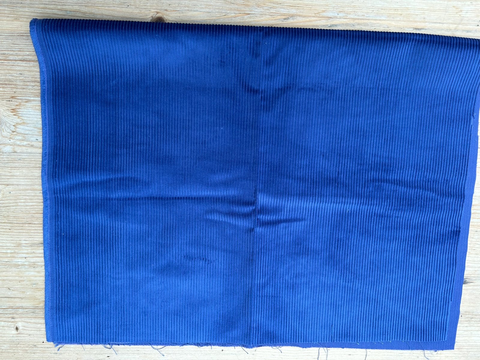 Blauw corduroy lapje - 52 x 80 cm, Hobby en Vrije tijd, Stoffen en Lappen, Blauw, Ophalen of Verzenden, Zo goed als nieuw, Ribstof