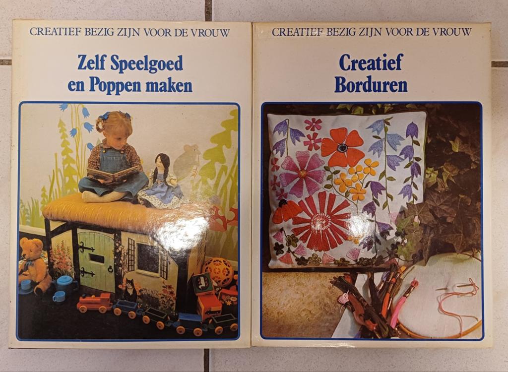 2 creatieve boeken. Borduren en speelgoed/poppen maken, Ophalen of Verzenden, Patroon