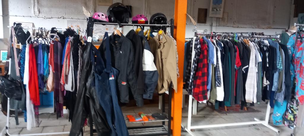 Opkoper gezocht handel en inventaris kringloopwinkel, Ophalen, Zo goed als nieuw