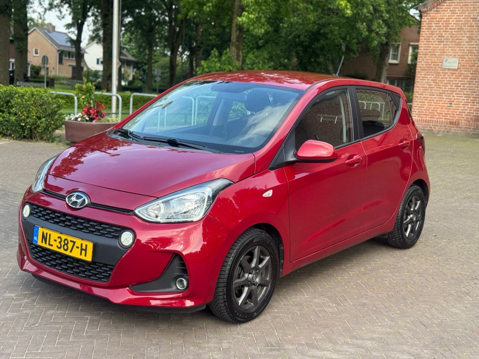 Hyundai i10 1.0i 66pk 2017 Rood, Auto's, Hyundai, Bedrijf, i10, Benzine, B, Hatchback, Handgeschakeld, Origineel Nederlands, Rood