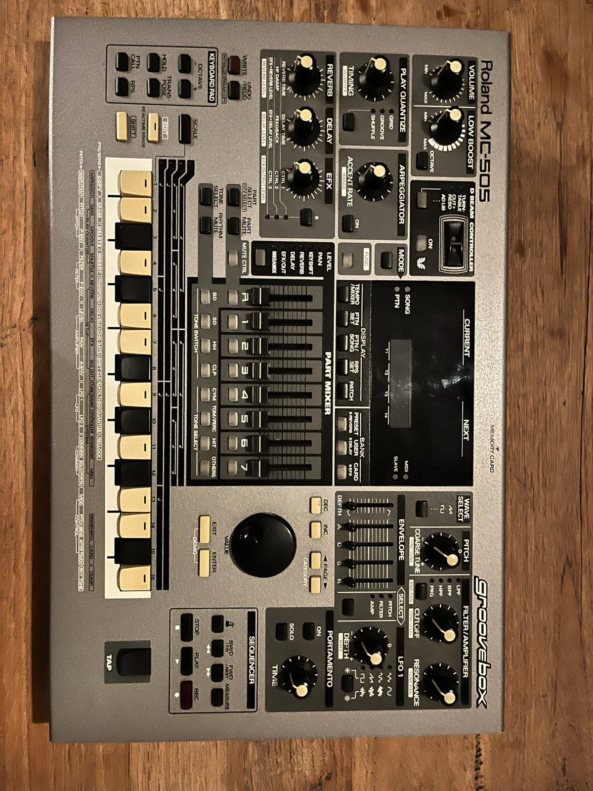 Roland MC 505 groovebox, Ophalen of Verzenden, Gebruikt, Roland