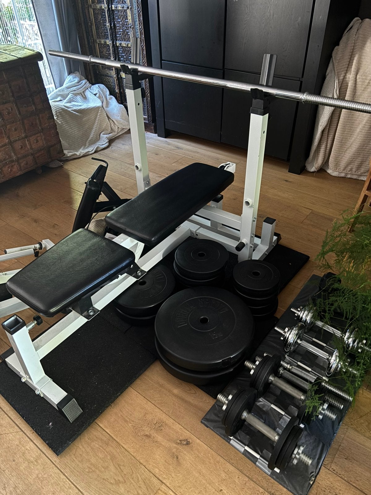 GORILLA SPORTS BENCHPRESS + DUMBBELLS + MEER…, Sport en Fitness, Fitnessapparatuur, Ophalen, Gebruikt, Overige materialen, Krachtstation