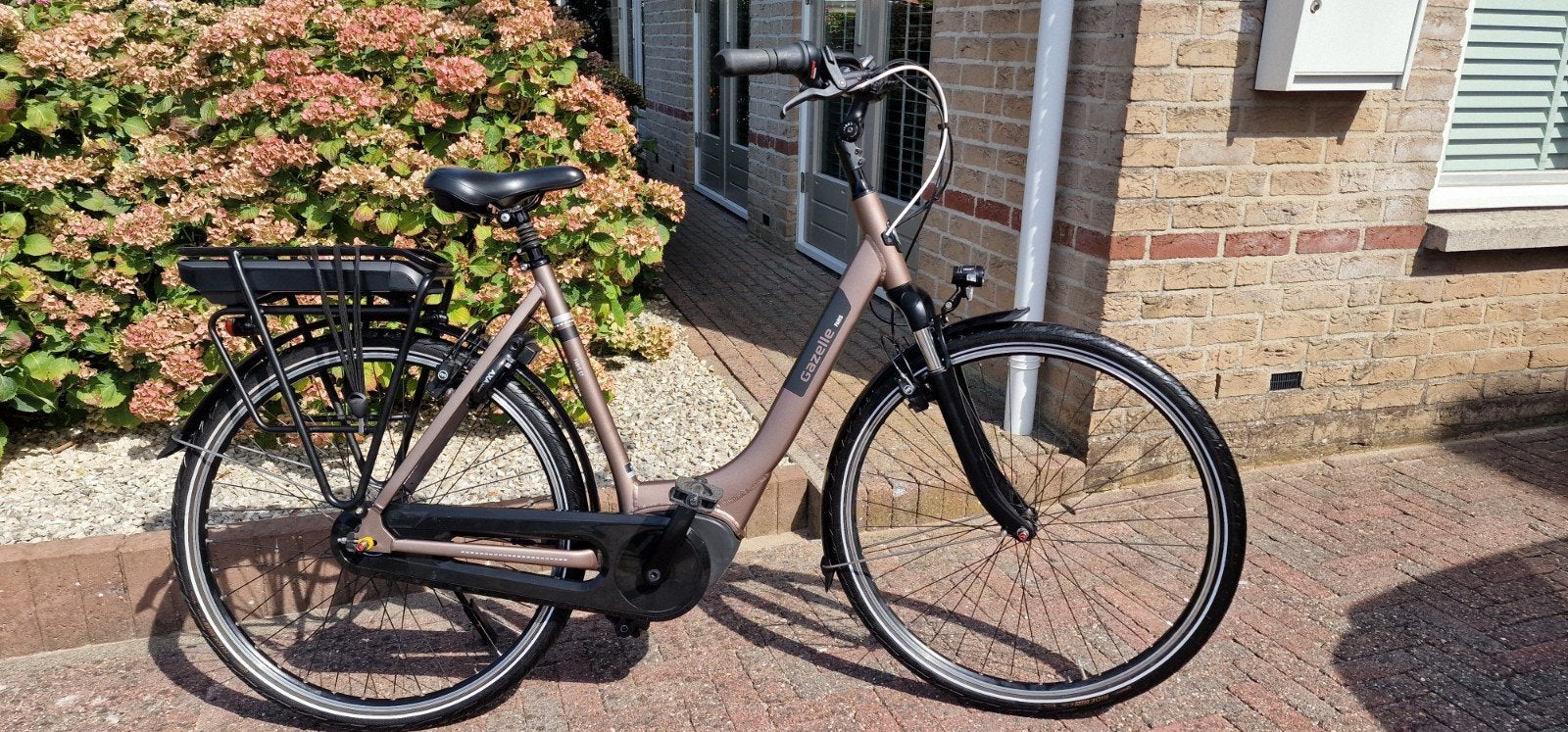 Bijna nieuwe Gazelle Paris C7 Bosch middenmotor 650km, Fietsen en Brommers, Elektrische fietsen, Ophalen, Zo goed als nieuw, 50 km per accu of meer