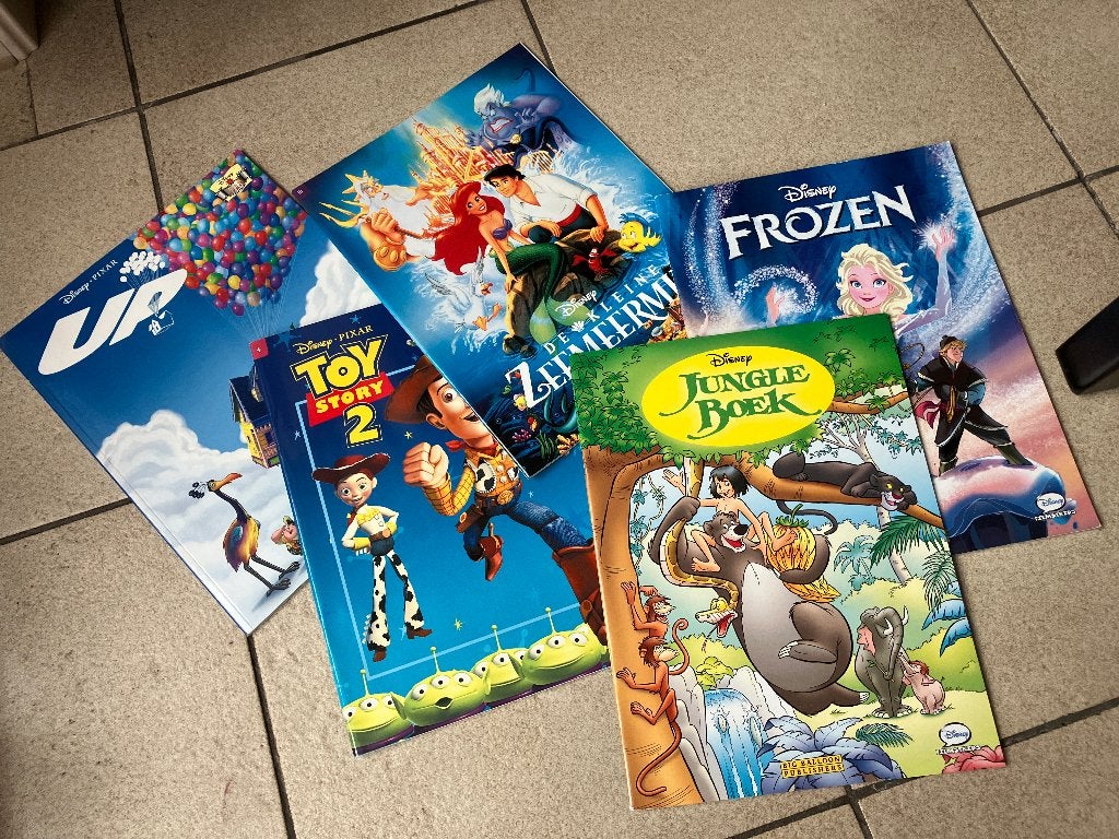 5 Disney stripboeken ( oa Frozen Jungle book Toy Story up ), Meerdere stripboeken, Ophalen of Verzenden, Zo goed als nieuw