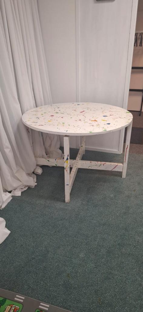 Gratis af te halen grote ronde witte tafel., Huis en Inrichting, Tafels | Eettafels, Ophalen, Gebruikt, Rond, 100 tot 150 cm