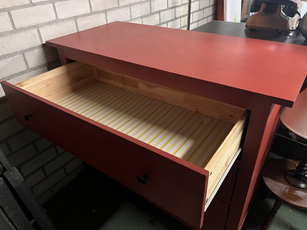 Rode ladekast Hemnes Ikea, Huis en Inrichting, Ophalen, 100 tot 150 cm, 50 tot 100 cm, Zo goed als nieuw