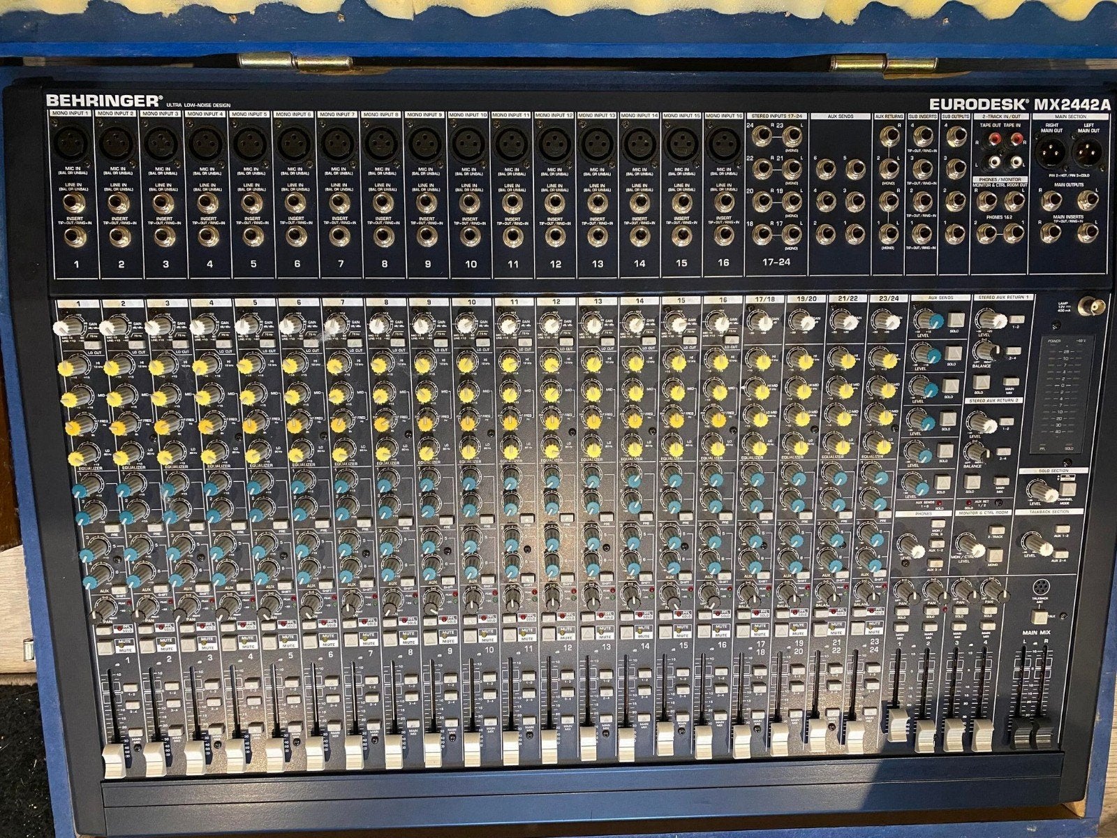 Behringer Eurosesk MX2442, Ophalen of Verzenden, Gebruikt, Minder dan 5 kanalen
