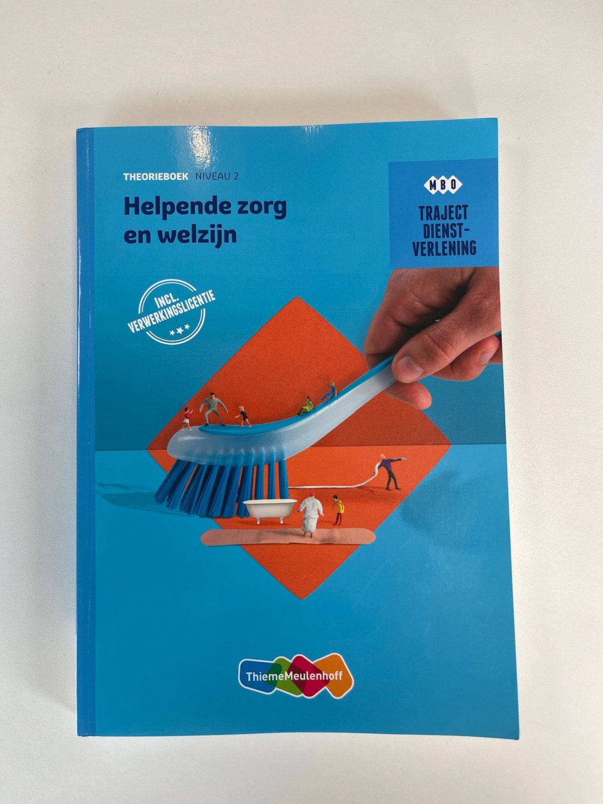 Theorieboek Helpende zorg en welzijn MBO Niveau 2, Ophalen, Zo goed als nieuw, MBO