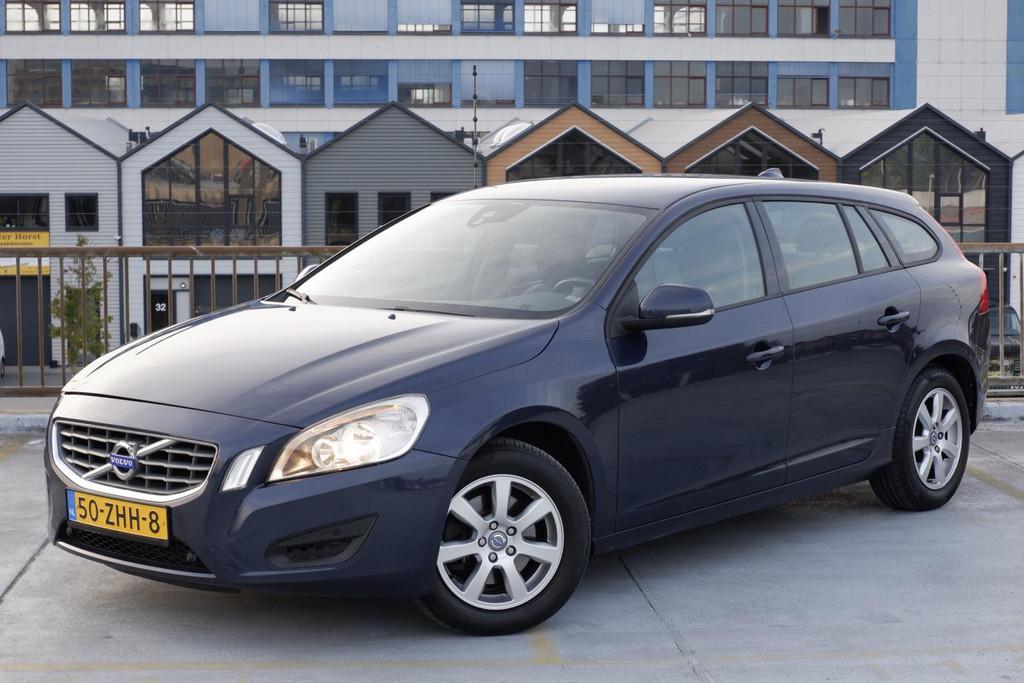 Volvo V60 1.6 T3 150PK Kinetic Automaat * APK 02-2027 *, Gebruikt, Zwart, 4 cilinders, 150 pk