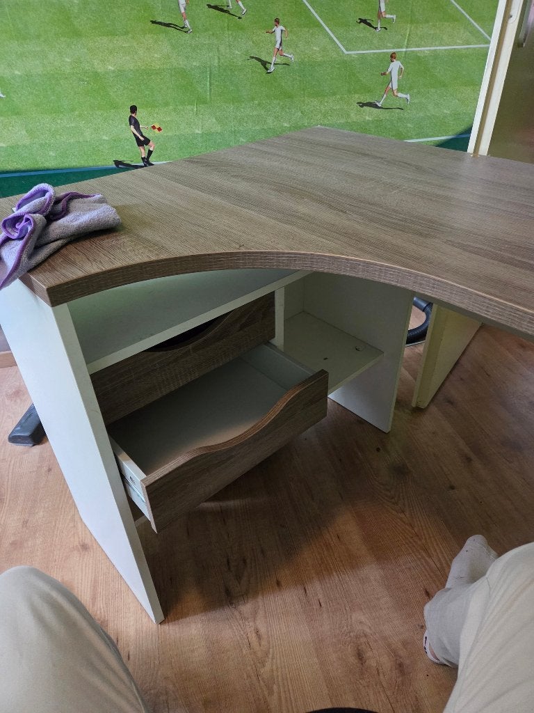 Bureau (slaapkamer), Huis en Inrichting, Hoekbureau, Bruin, Zo goed als nieuw, Overige merken