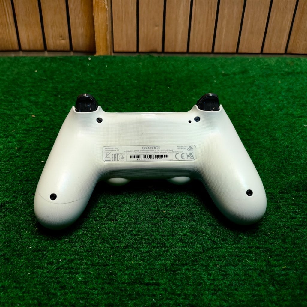Sony Playstation 4 Controller - In Nette Staat, Sony, Zo goed als nieuw, Support@sony.com, 1-7-1 Konan, Minato-ku
Tokyo 108-0075
Japan
