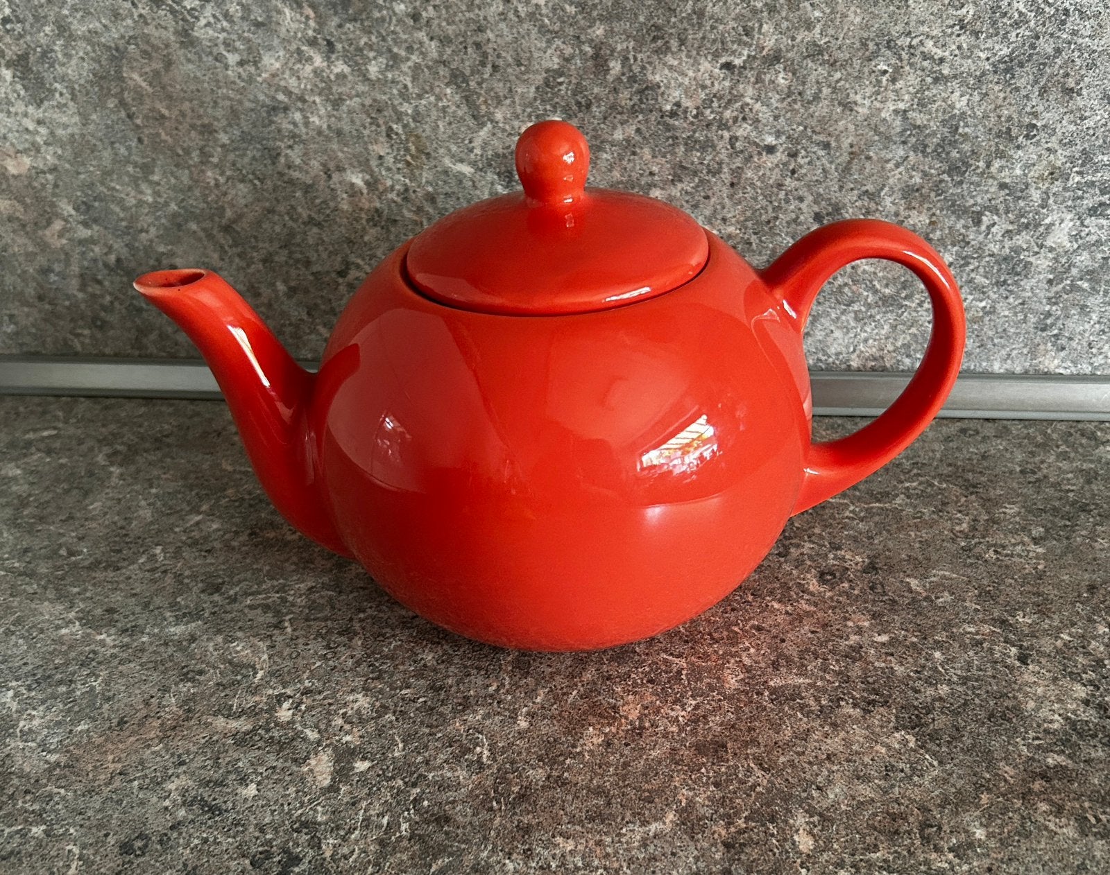 Theepot met deksel, Zo goed als nieuw, Steen/keramiek, Overige merken, Oranje