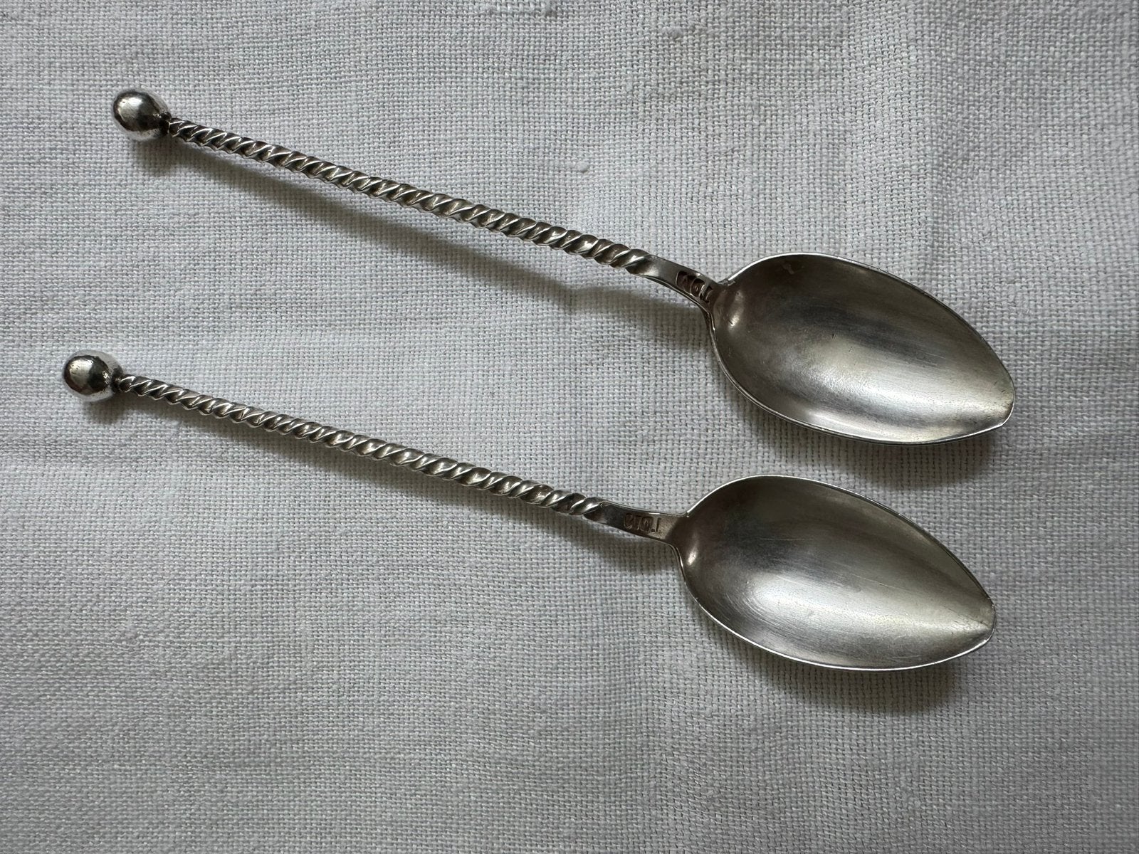 Twee zilveren (800) lepels met gedraaide steel, Ophalen of Verzenden, Zilver