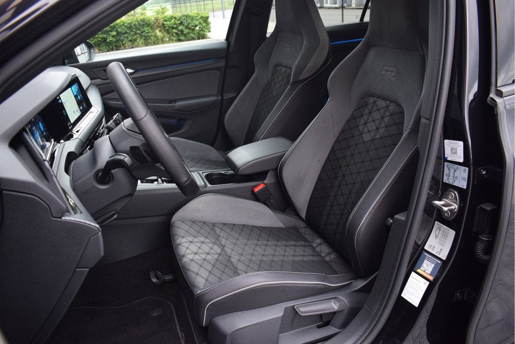 Volkswagen Golf 1.5 eTSI 150pk DSG R-Line | Pano | IQ-light, Auto's, Volkswagen, 4 cilinders, 150 pk, Zwart, Automatische klimaatregeling
