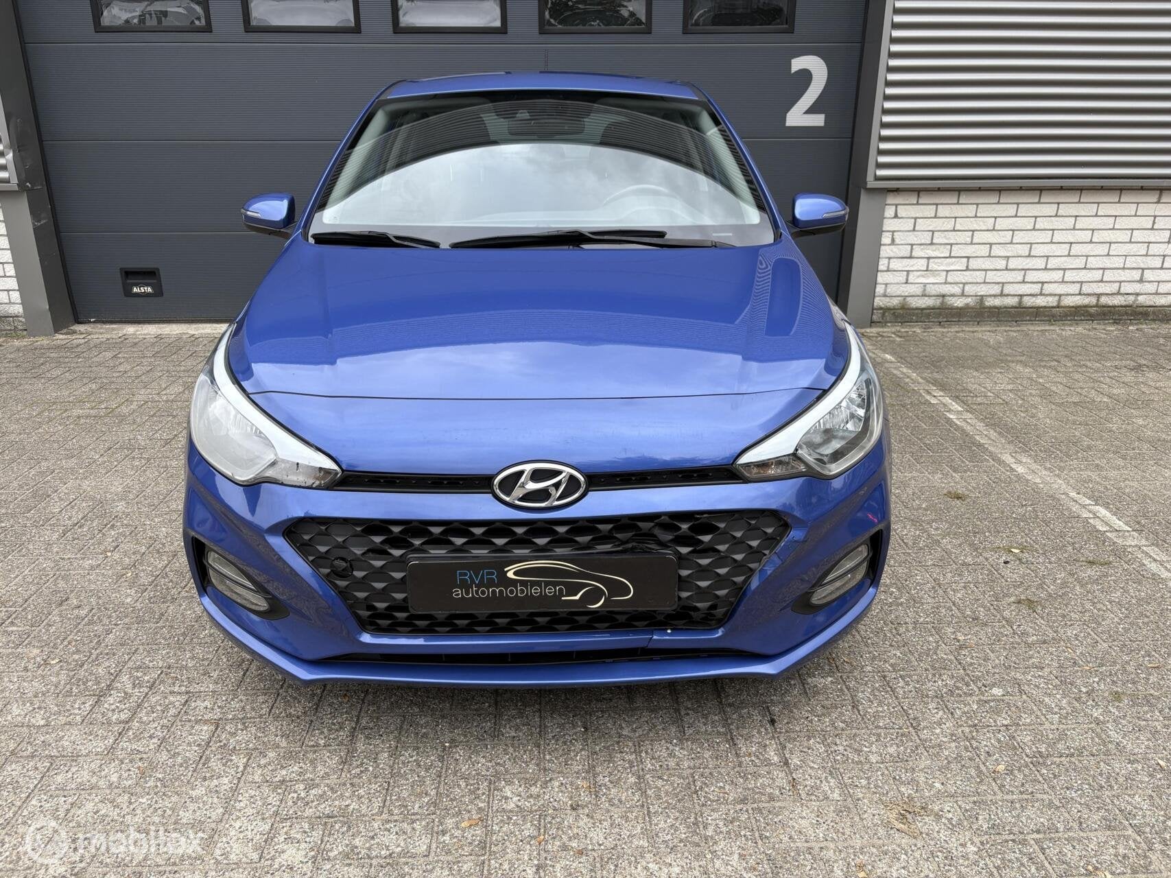 Hyundai i20 1.0 T-GDI AUTOMAAT/CRUISE/CAMERA/SCHADE, Auto's, Gebruikt, Zwart, Blauw, Bedrijf