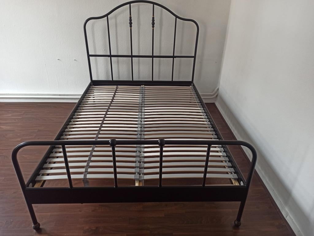 IKEA SAGSTUA bed 140x200 + lattenbodem – vandaag ophalen, Ophalen, Zwart, Vintage, Tweepersoons