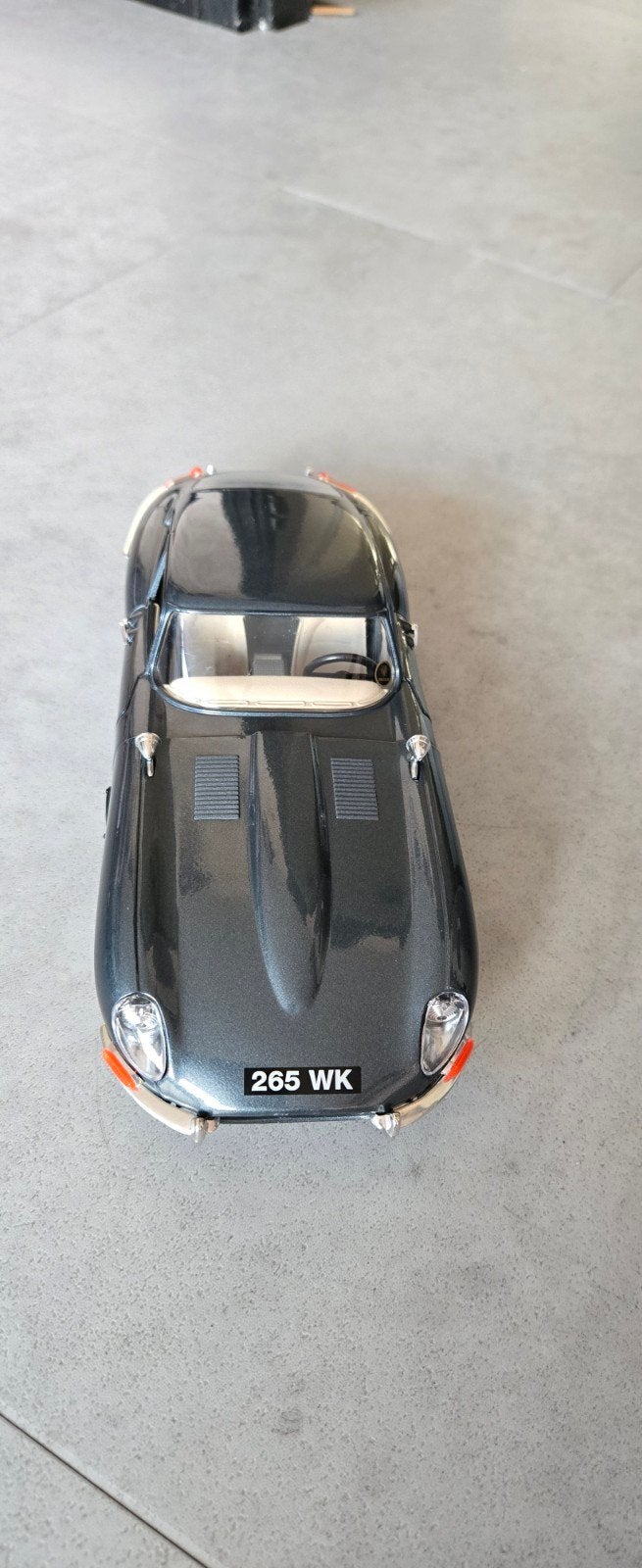 Bburago modelauto Jaguar E 1961 Hardtop 1:18
Schaal 1:18., Hobby en Vrije tijd, Ophalen of Verzenden, Gebruikt, Auto, Bburago