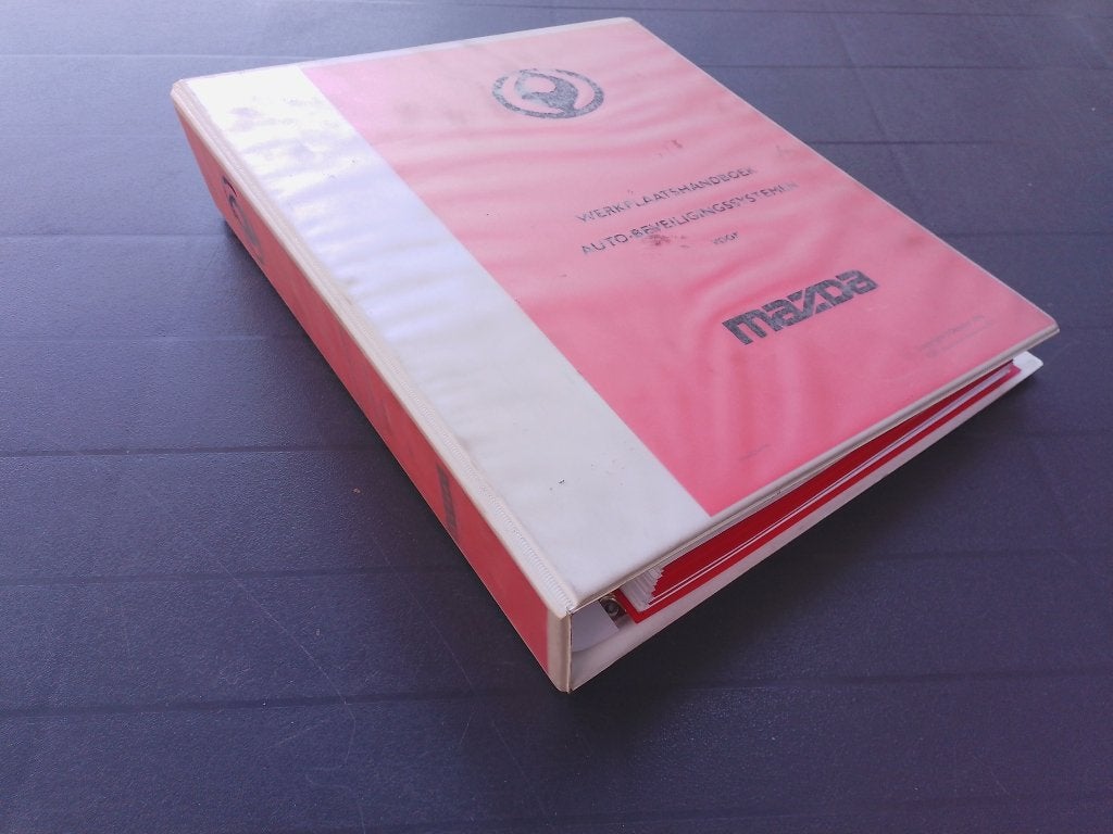 Mazda dealer werkplaatsboek Beveiliging systemen  jaren 90, Ophalen of Verzenden, Gelezen, Mazda