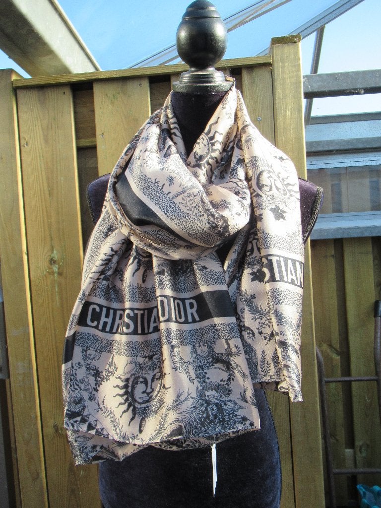 SHAWL Nieuw 100% zijde afm 1.80x96 cm klassiek beige/zwart, Kleding | Dames, Mutsen, Sjaals en Handschoenen, Ophalen of Verzenden
