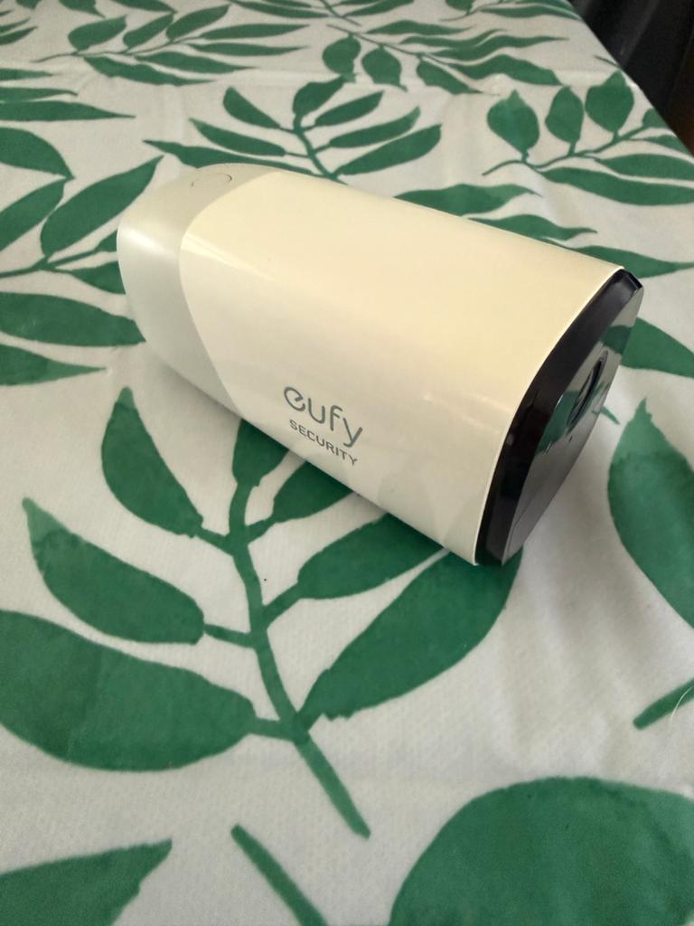 Eufy camera & Solar Panel, Ophalen, Zo goed als nieuw