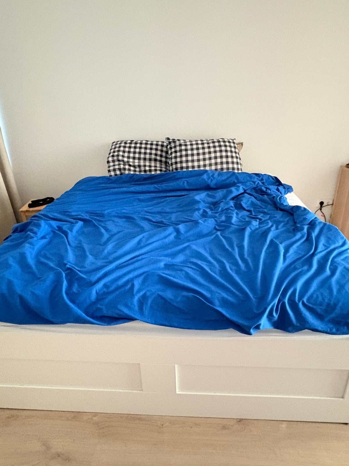 Ikea kingsize bed (without matress), Ophalen, Wit, Tweepersoons, Zo goed als nieuw