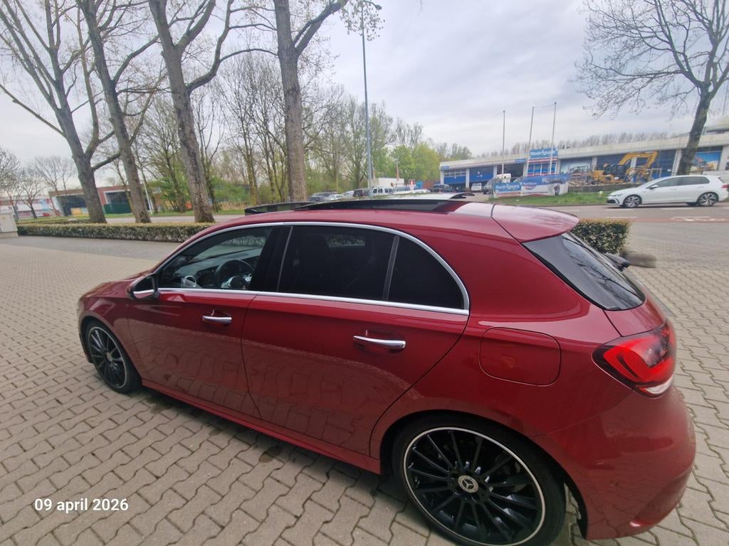 Mercedes-Benz A-Klasse A200 163pk 2021 bordeauxrood garantie, Auto's, Mercedes-Benz, Voorwielaandrijving, Zwart, 4 cilinders, 163 pk