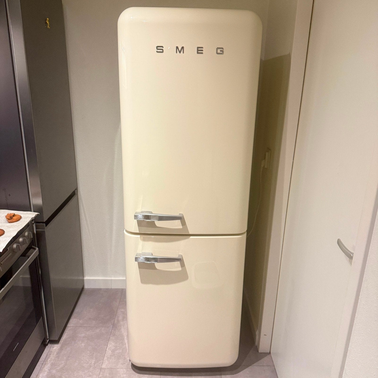 Smeg koelkast  - Crème retro design, Ophalen, Gebruikt, 200 liter of meer, 60 cm of meer