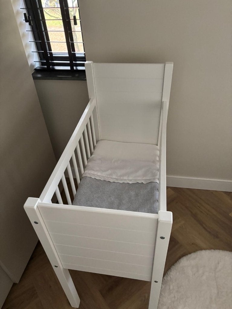 Zeer mooie Wieg incl matras, hemeltje, dekentje en lakentje, Kinderen en Baby's, Zo goed als nieuw, Minder dan 140 cm, Minder dan 70 cm