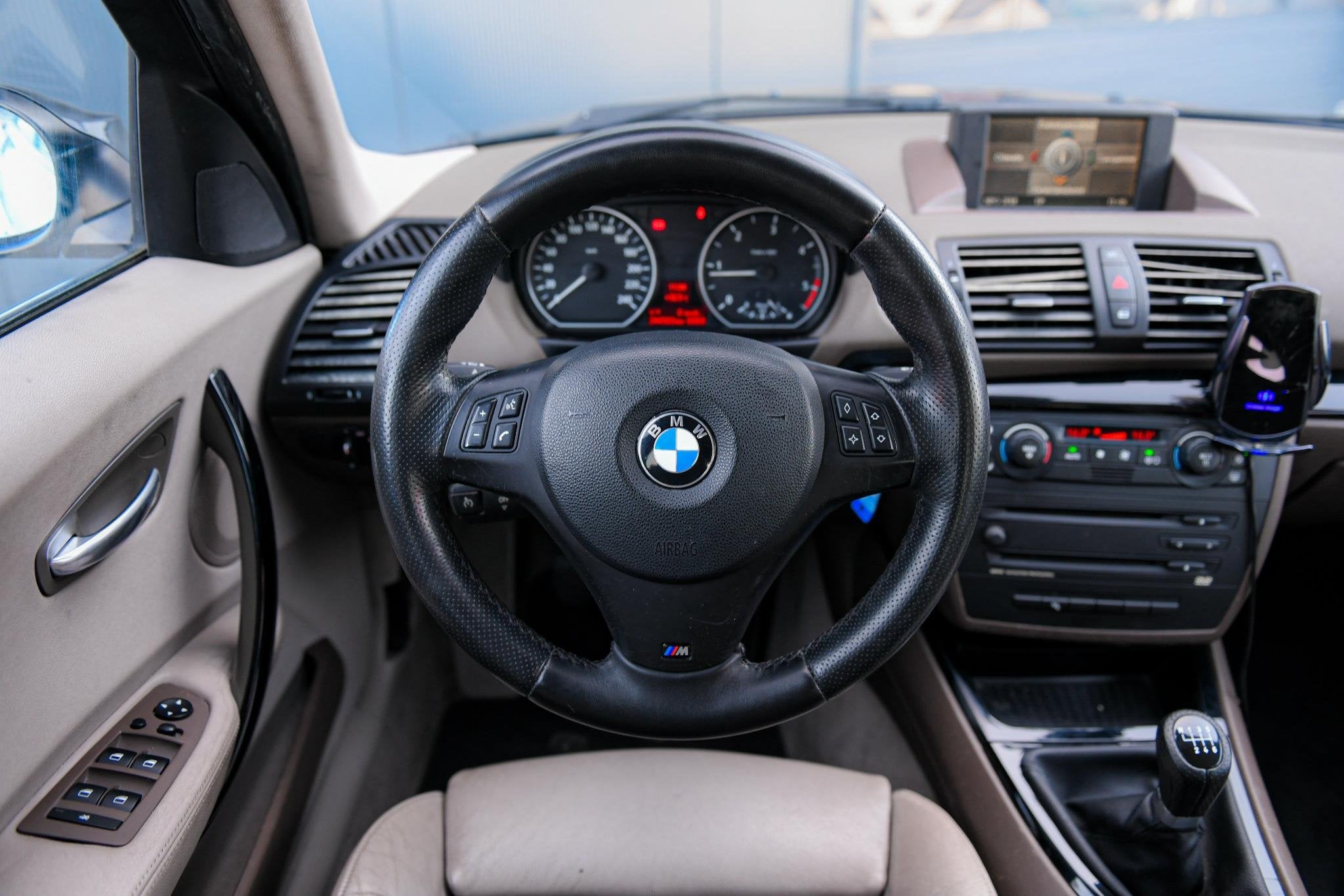 BMW 1-serie 120d | NIEUWE MOTOR | M Sport Stuur | Leder Spor, 1-Serie, Achterwielaandrijving, Beige, 4 cilinders