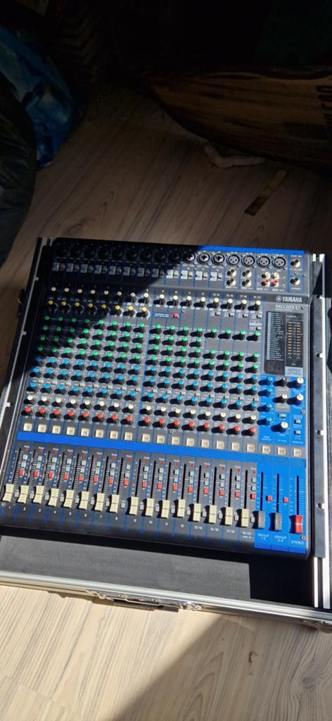 Yamaha MG20XU Mixer + Flightcase, Muziek en Instrumenten, Ophalen of Verzenden, Gebruikt, 20 kanalen of meer
