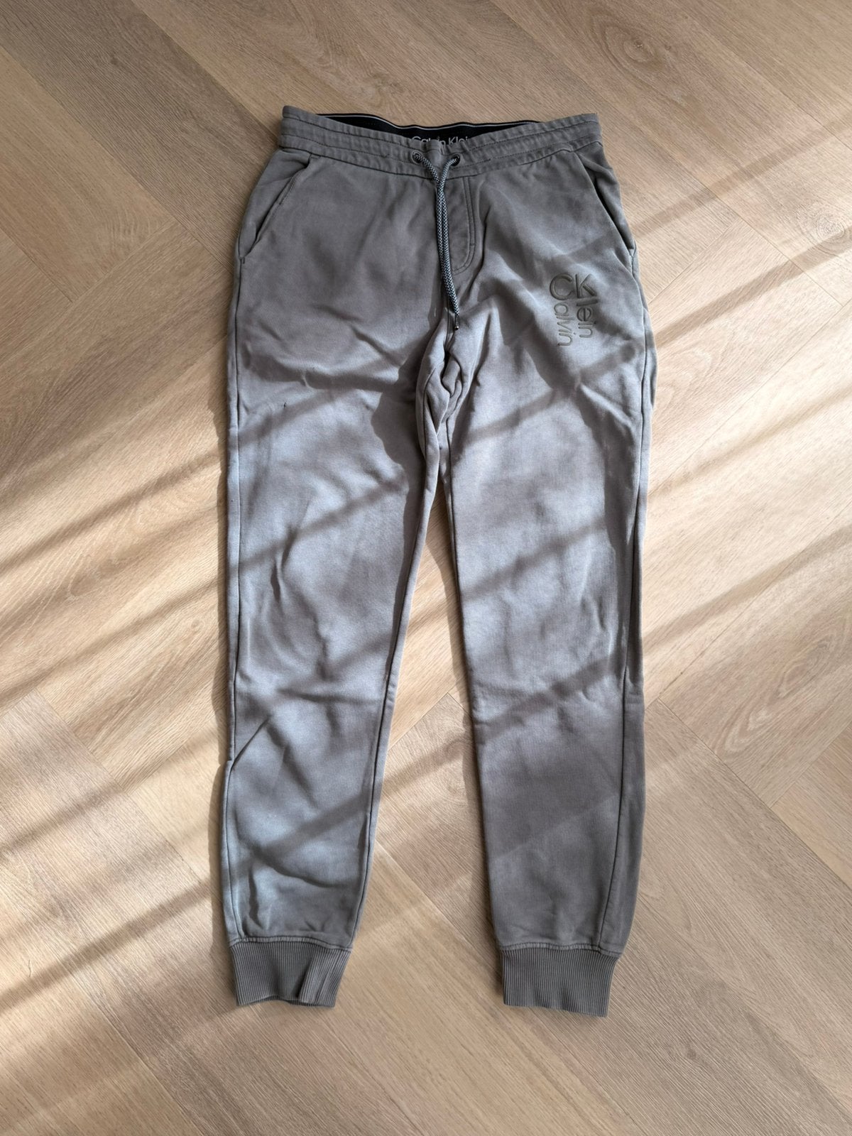 Mooie Calvin Klein Broek Met kleine gaatjes Vintage look S, Ophalen of Verzenden, Gedragen, Maat 46 (S) of kleiner, Grijs