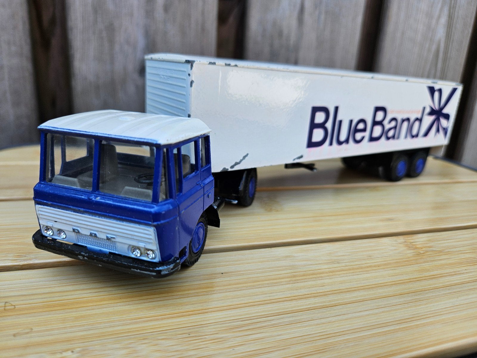 Lion Car Daf 2600 Blueband (2) Eurotrailer 1:50 Metaal, Ophalen of Verzenden, Gebruikt, Bus of Vrachtwagen, Lion Toys