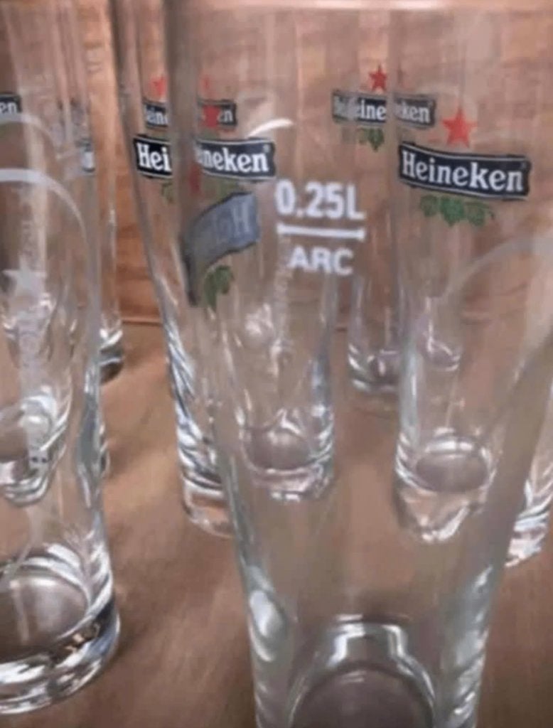 Zes bierglazen Heineken uit 2010 met verzwaarde voet 0,25 cl, Ophalen of Verzenden, Nieuw, Bierglas