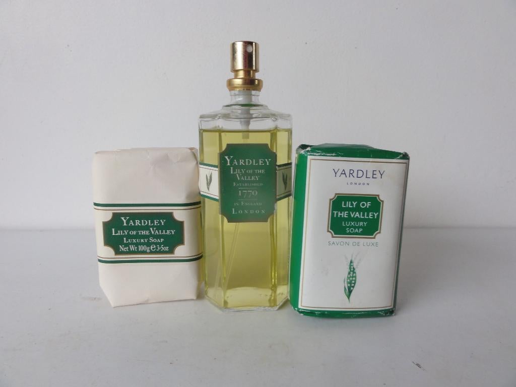 Yardley Lily of the Valley spray 180 ml. en 2 zeep elk 100, Verzenden, Nieuw, Parfumfles, Gevuld