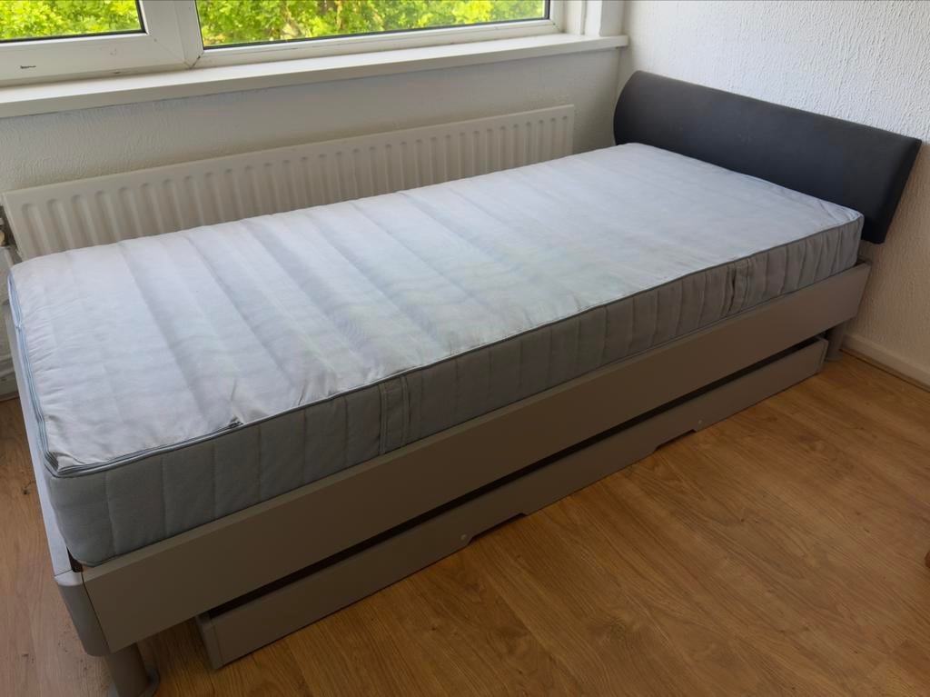 Eenpersoonsbed met matras, Ophalen, Eenpersoons, 200 cm, Grijs
