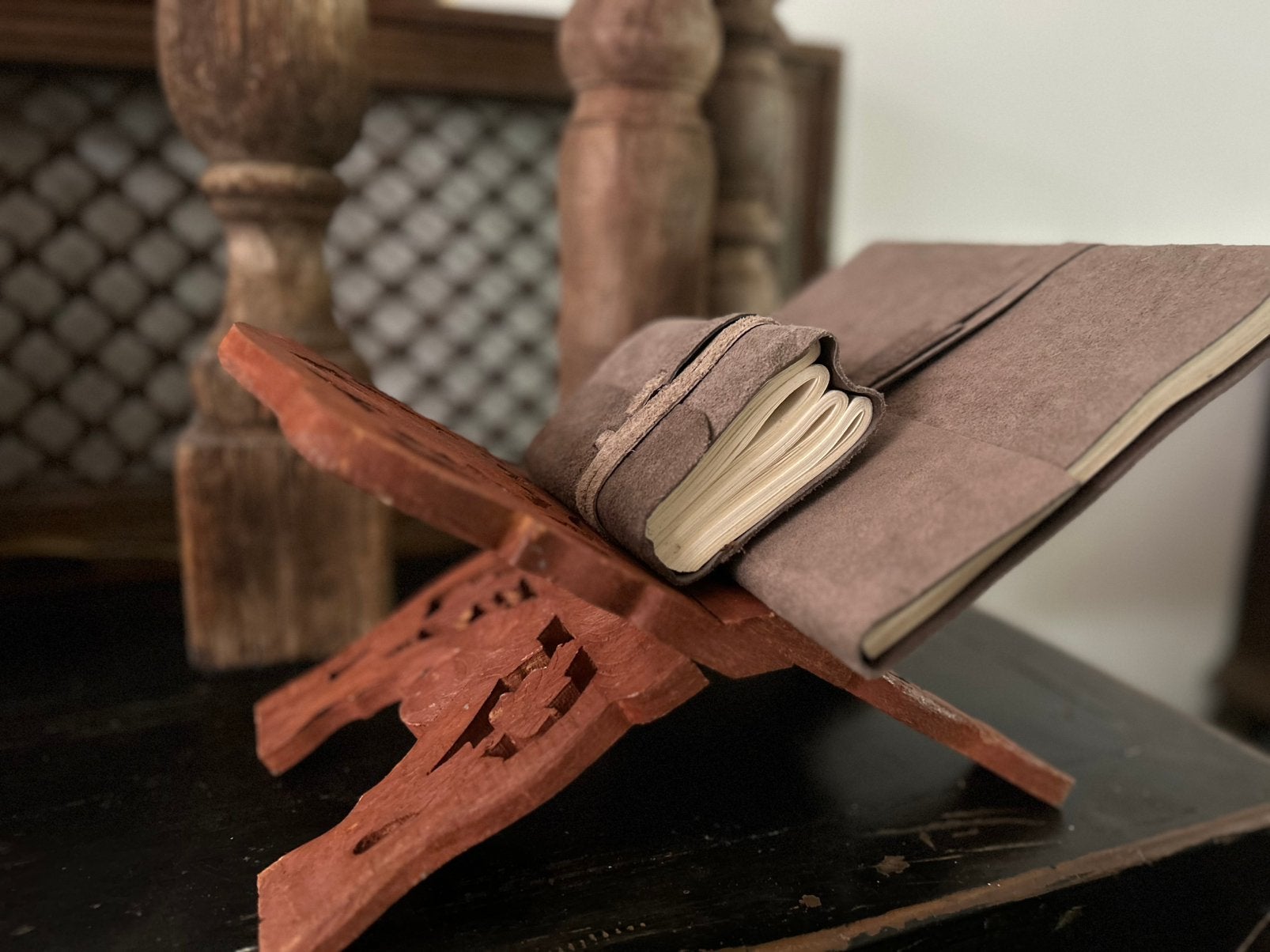 Koran bijbel legger  boeken plankje India oosters sober, Ophalen of Verzenden