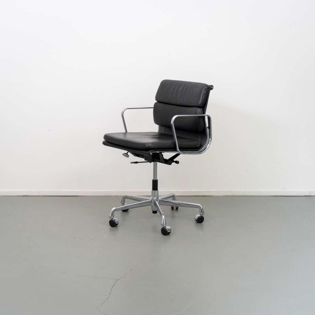 22x Vitra EA 217 bureaustoel Softpad Zwart - Chroom, Huis en Inrichting, Bureaustoelen, Niet ingevuld, Zwart, Niet ingevuld, Zo goed als nieuw