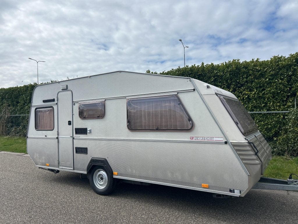 ZEER RUIME KIP 48 T GREY LINE, Caravans en Kamperen, Caravans, Overige typen, Standaardzit, Kip, A.G. Bellstraat 4 7903 AD Hoogeveen