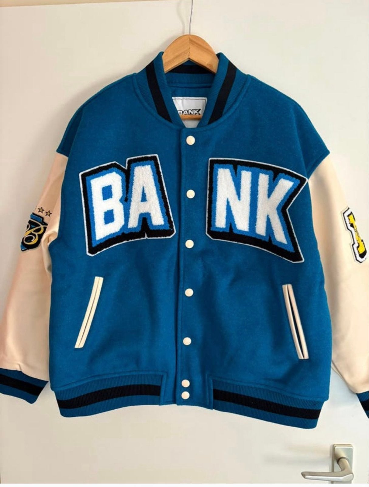 Bankzitters Varsity Jacket - Exclusieve Merch, Ophalen, Zo goed als nieuw, Overige maten, Blauw