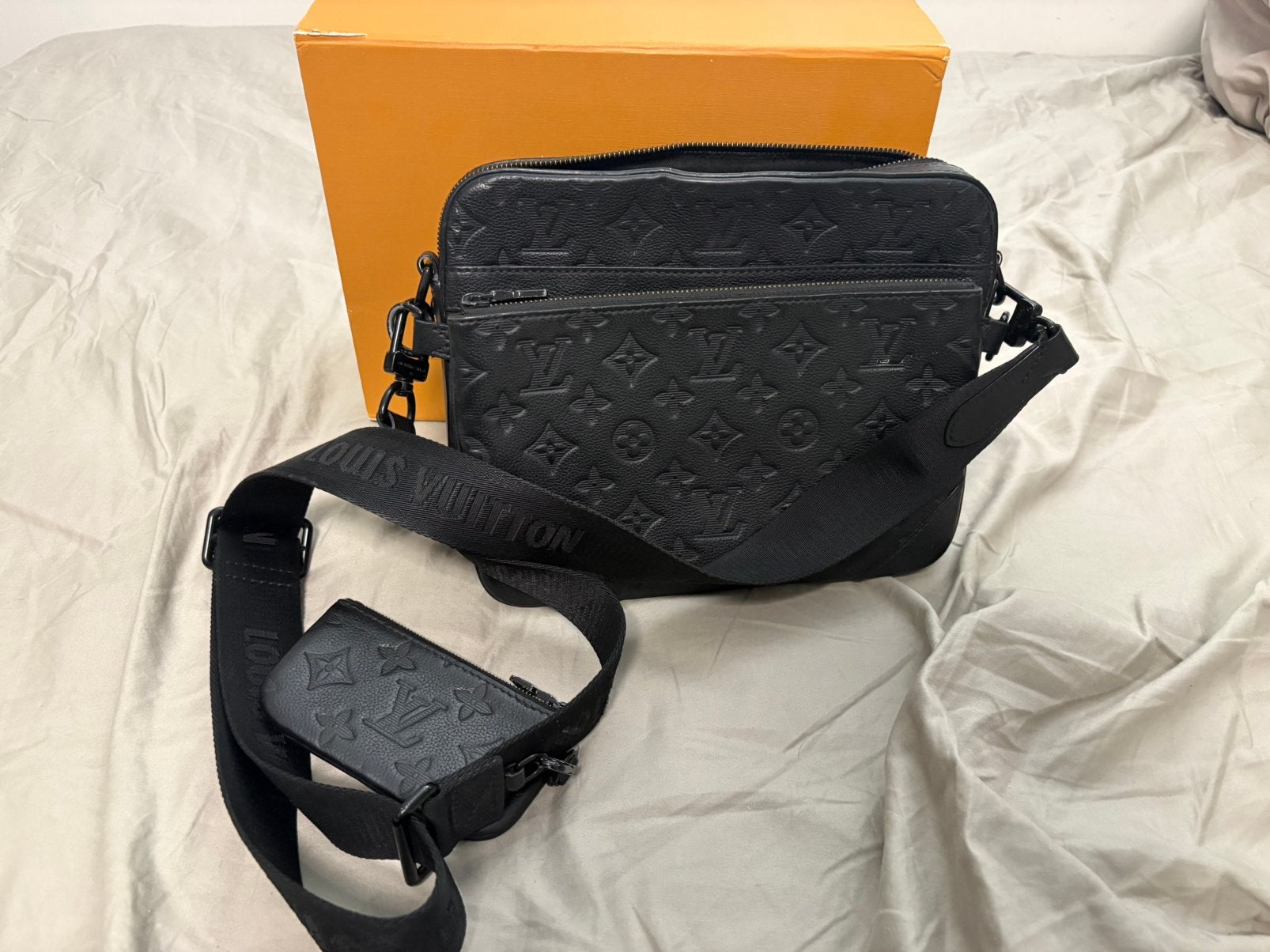 Louis Vuitton Trio Messenger, Ophalen of Verzenden, Zo goed als nieuw, Zwart
